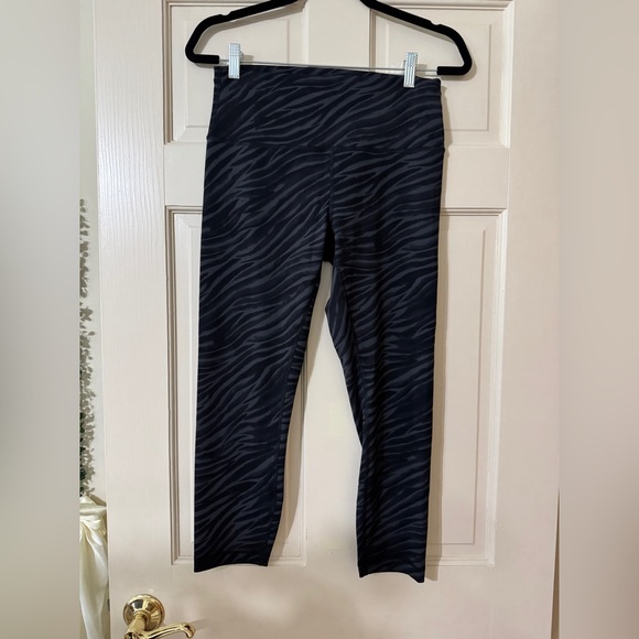 Women’s LuLuLemon Leggings Sz 10 - Picture 1 of 3